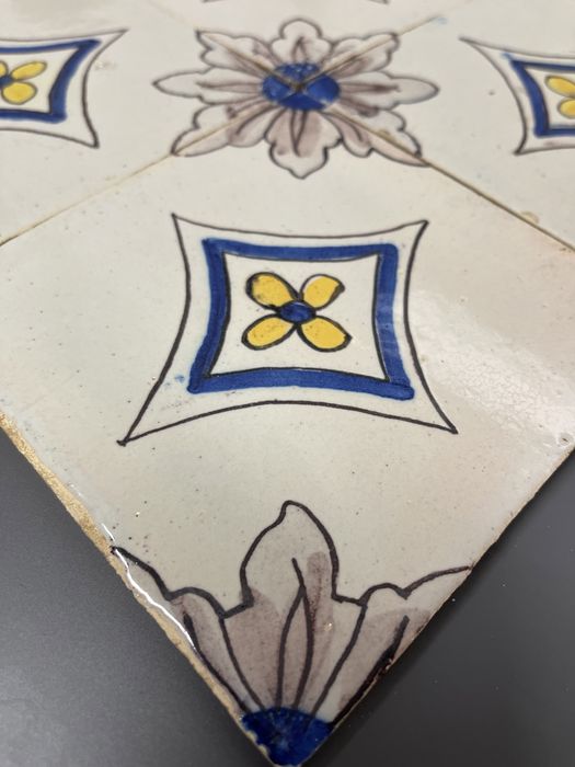 Azulejo Quadra Padrão Amarelo e Azul