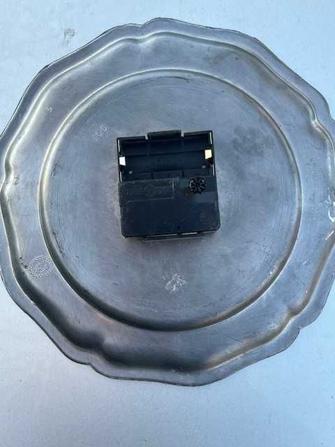 Zegar cynowy, ścienny, sygnowany kwarcowy Piękne wskazówki