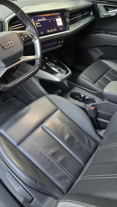 Audi Q4 E-tron  .