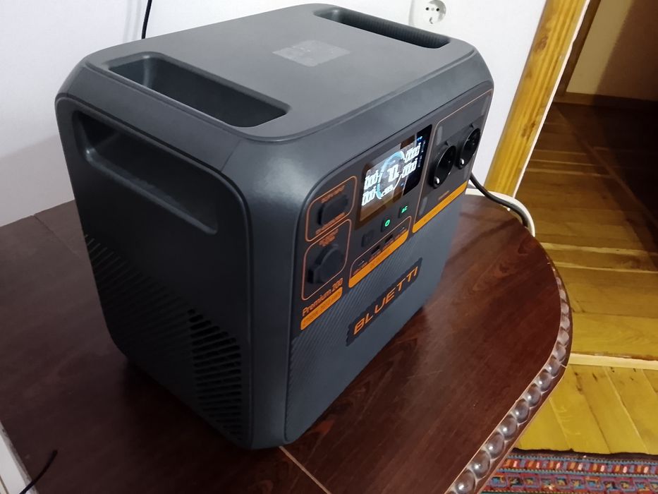 Зарядна станція BLUETTI Premium 200 V2