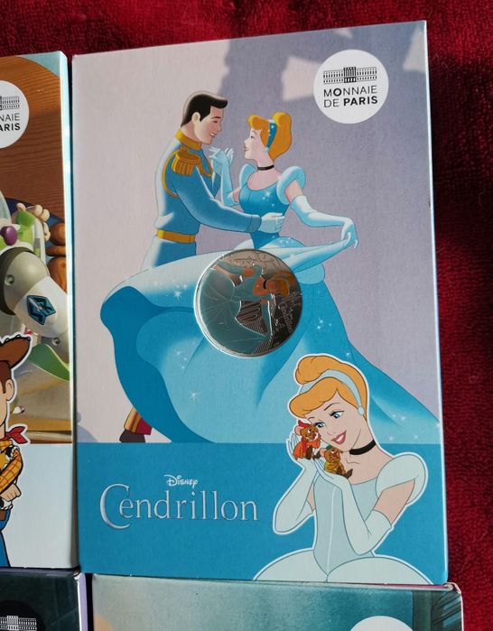 Conjunto de 6 moedas coloridas da coleção Disney