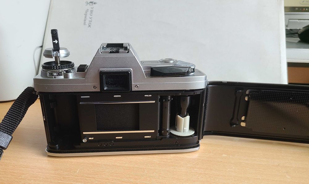 фотоапарат плівковий Minolta x300 з об'єктивом EXAKTA