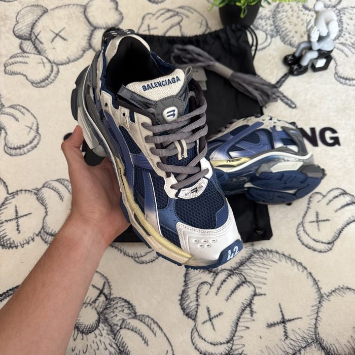 Balenciaga Runner gradient blue