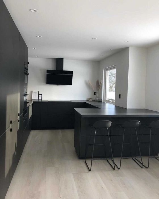 Красива кухня...