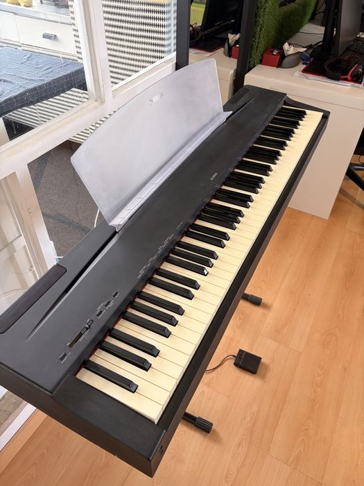 Piano Yamaha P70 + suporte + pedal