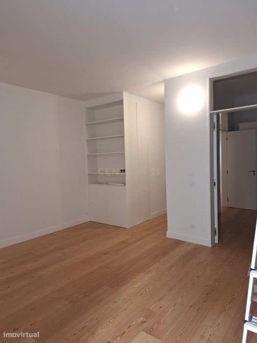 Apartamento T2 para arrendamento em Campo de Ourique