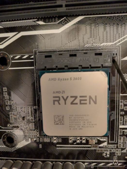 Computador com AMD RX 6600 e Ryzen 5 3600