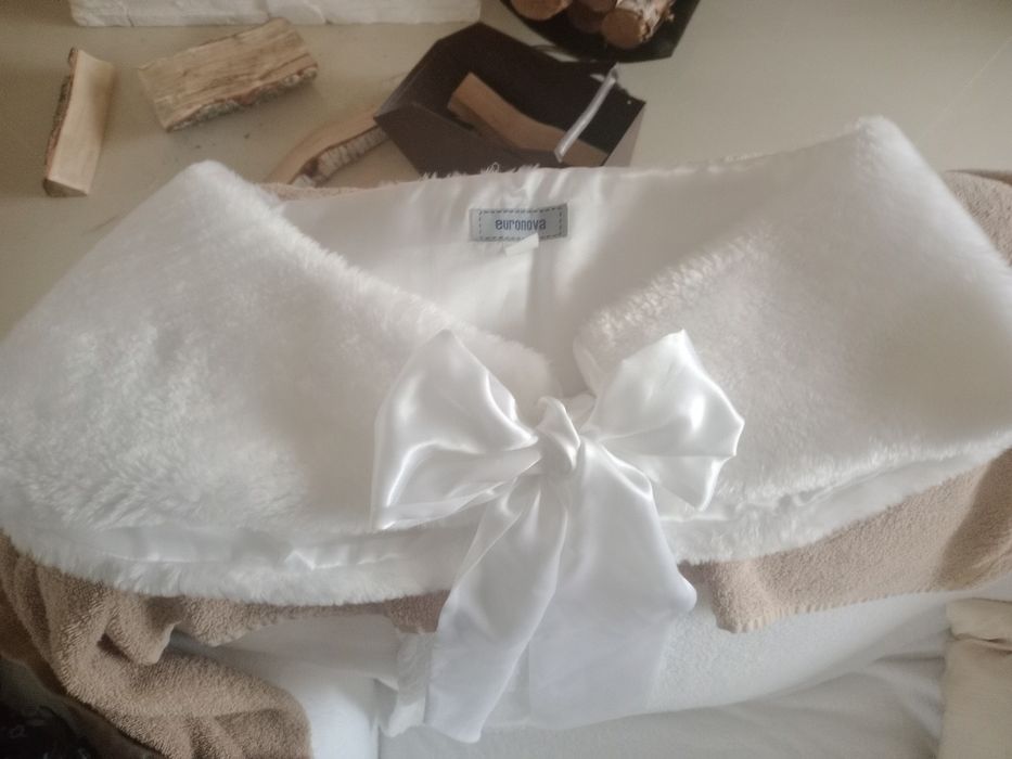 Etola ślubna z satynową kokardą bolerko ślubne