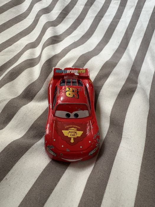 Samochodzik Hot Wheels Zygzak McQueen