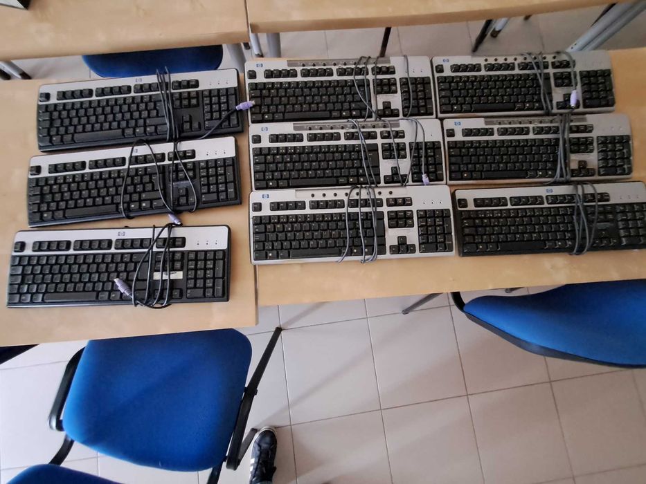 Vendo 7 Computadores  Hp CompaqDC7600, Monitores para Peças e Teclados