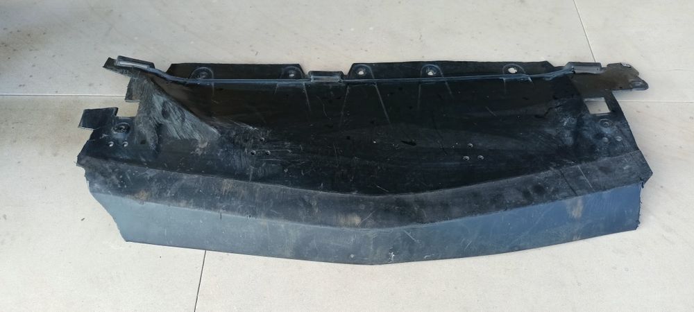 Нижня губа до бампера на Шевроле болт