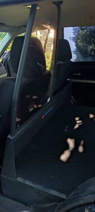 Перегородка з подіумом для Suzuki Grand Vitara 2005-2014рр