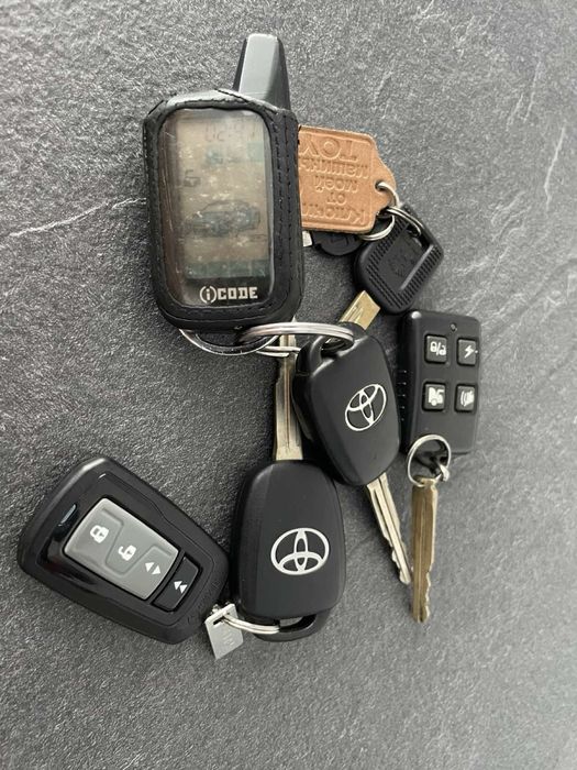 Продам авто Toyota Rav 4 без подкрасов и с родным пробегом