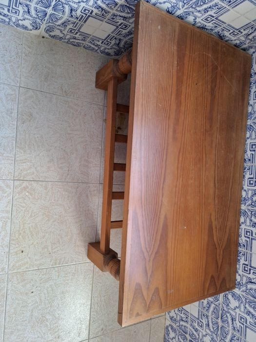 Mesa de estar em madeira