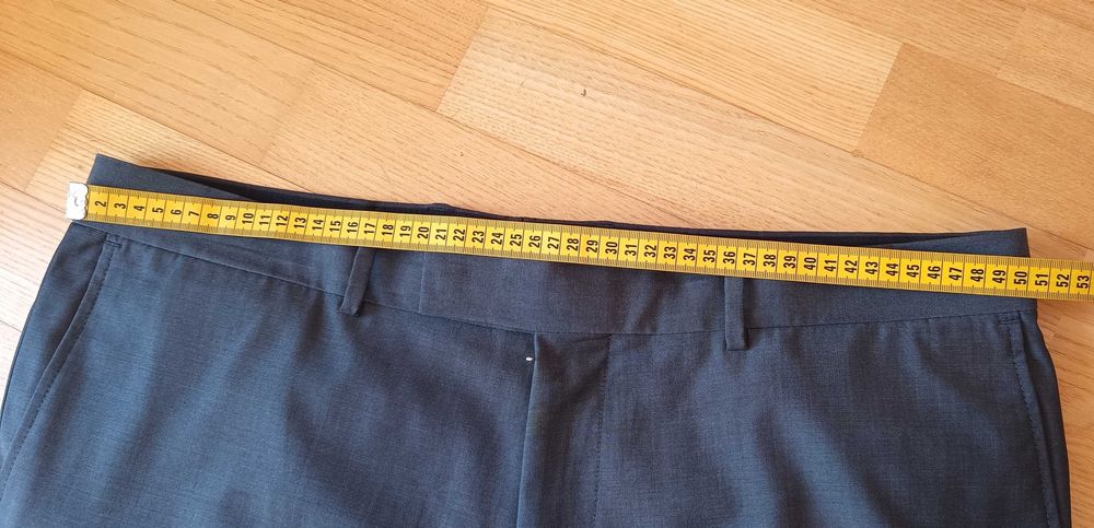 Garnitur męski HUGO BOSS grafit   108/176 cm