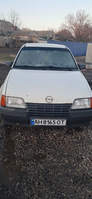 Машина опель кадет