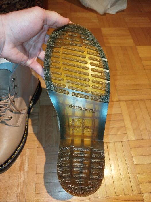 Nowe buty Dr. Martens 45 — beżowe, skóra naturalna, komplet