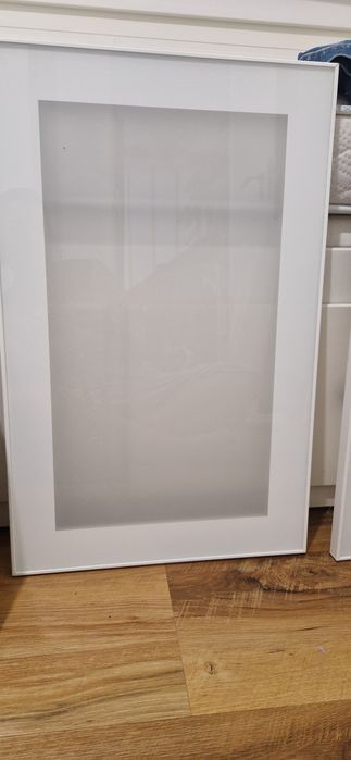 2 portas de vidro GLASSVIK da IKEA, concebida especificamente para a linha de móveis de arrumação BESTÅ 60x38