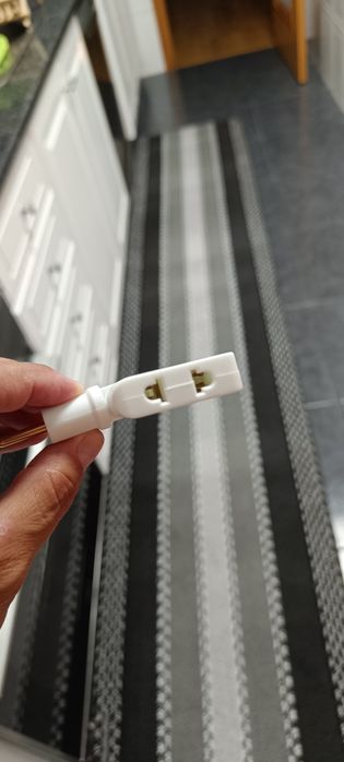 Tomada tripla compacta