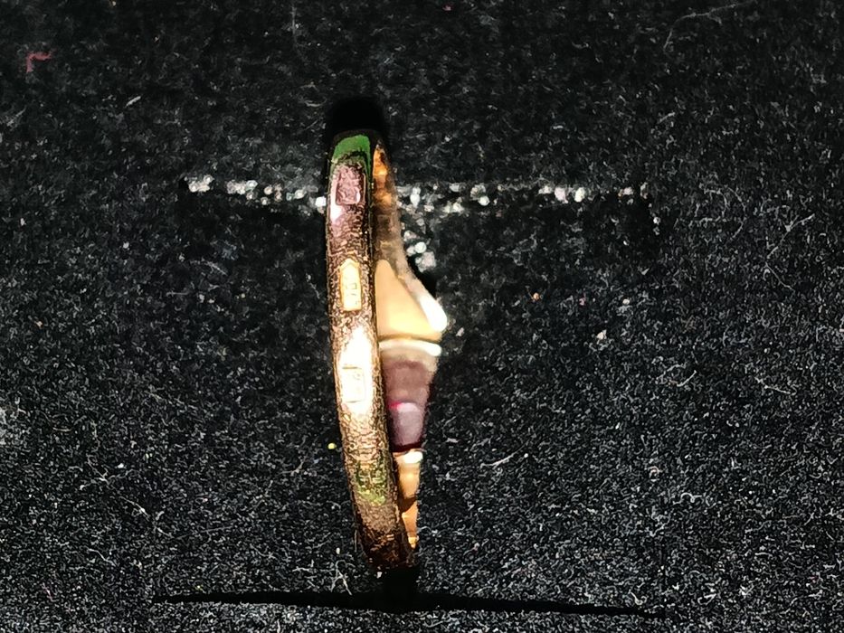 Piękny złoty pierścionek