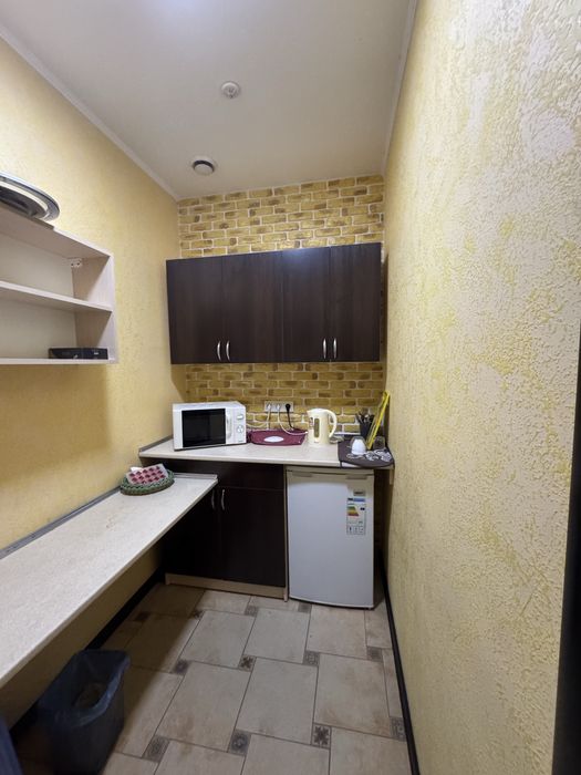 Оренда приміщення, ЦЕНТР, н/б, фасад, недорого.