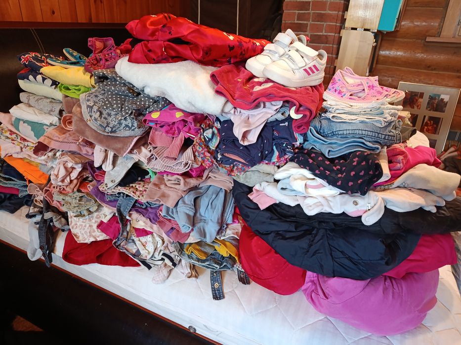 Дитячі речі, взуття, іграшки