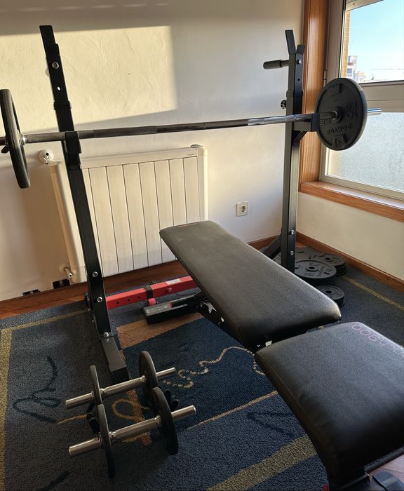 Home Gym Completo | Bench 900 + Rack + Barra + 76kg Discos + Halteres | Como Novo