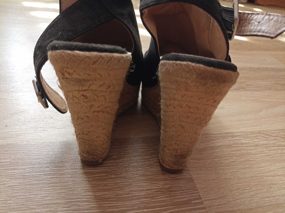 Buty czarne na koturnie rozmiar 37