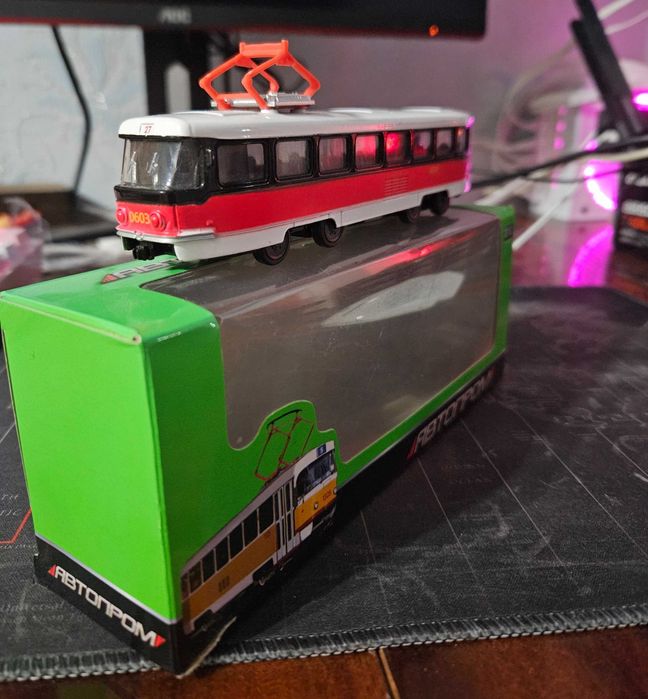 Трамвай игрушка.