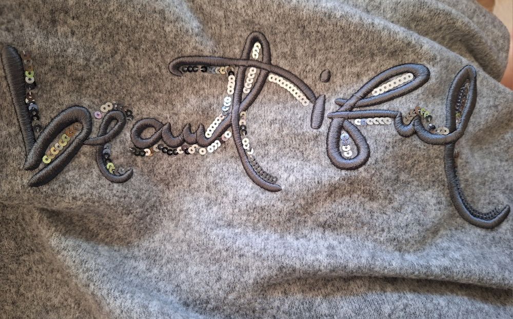 mięciutki szary sweterek