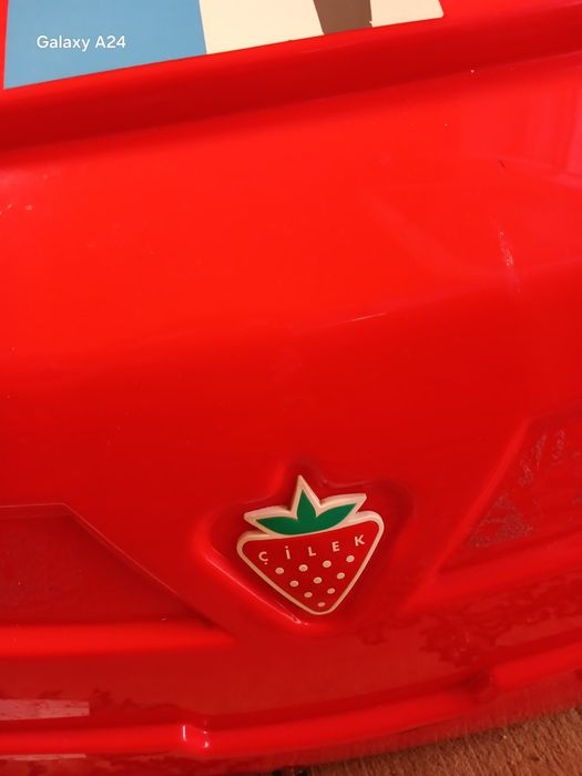 Красивая кровать машина для детей