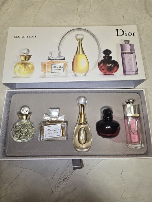 Новий Набір оригінальних парфюмів Діор, пошкоджено тов вигдяд