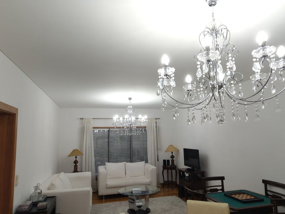 Arrenda-se (mínimo 1 ano) T3 Urbe oceanus, São Pedro, Ponta Delgada