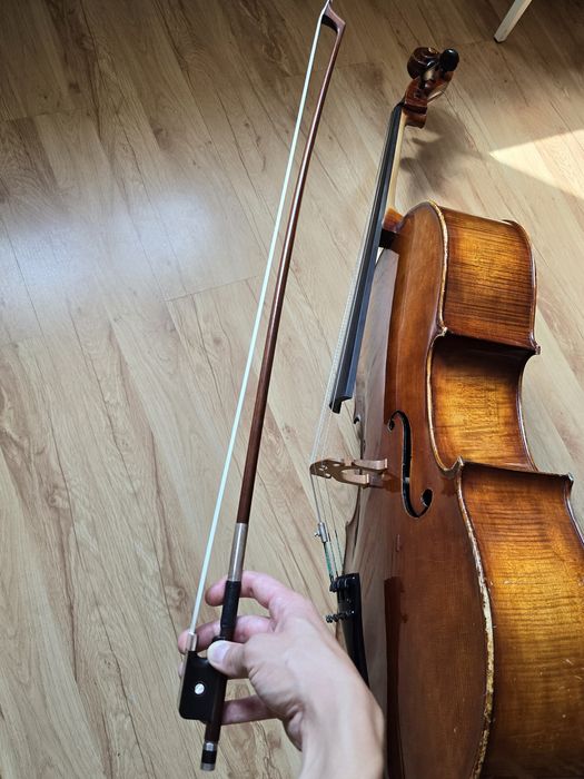 Wiolonczela 4/4 Smyczek futerał