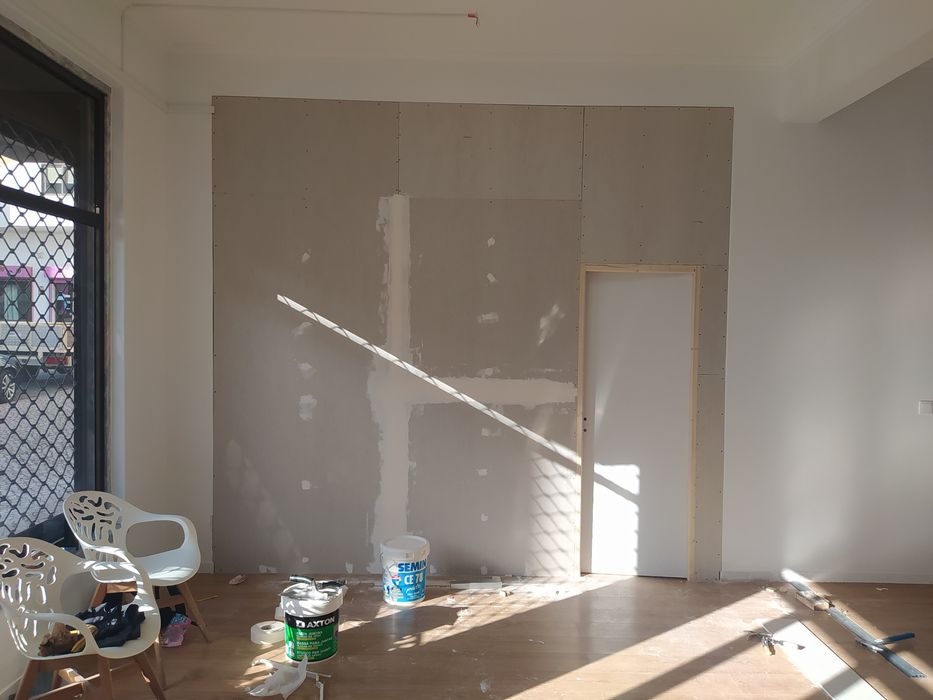 Serviços de remodelação, pintura, pladur e barramento.