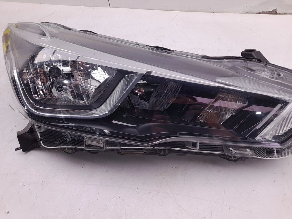 Ótica / farol direita NISSAN Micra V (K14)