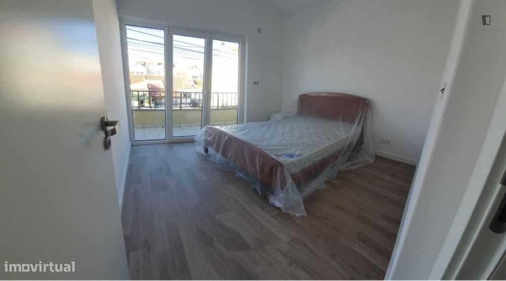 Quarto - localizado em Amadora Lisbon