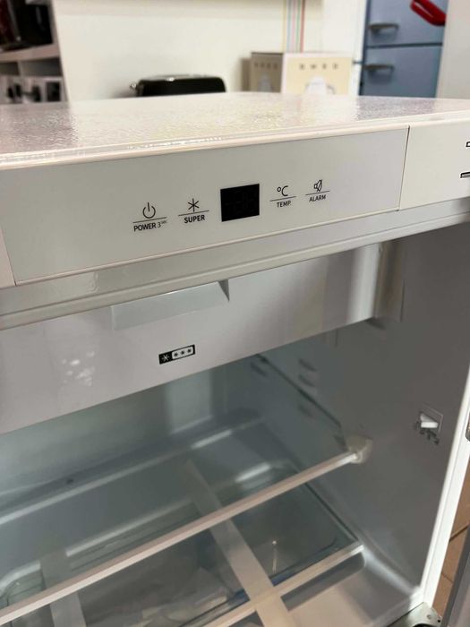 Lodówka do zabudowy podblatowa MPM 121l 81cm wysokości