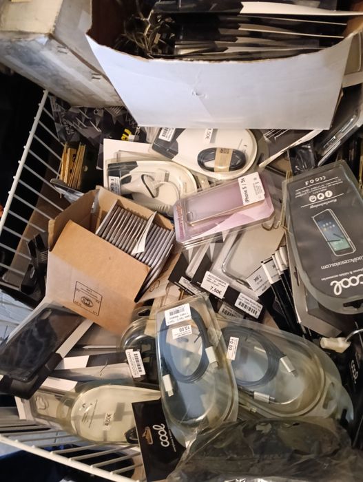 Lote de material para telemóveis( resto de stock)