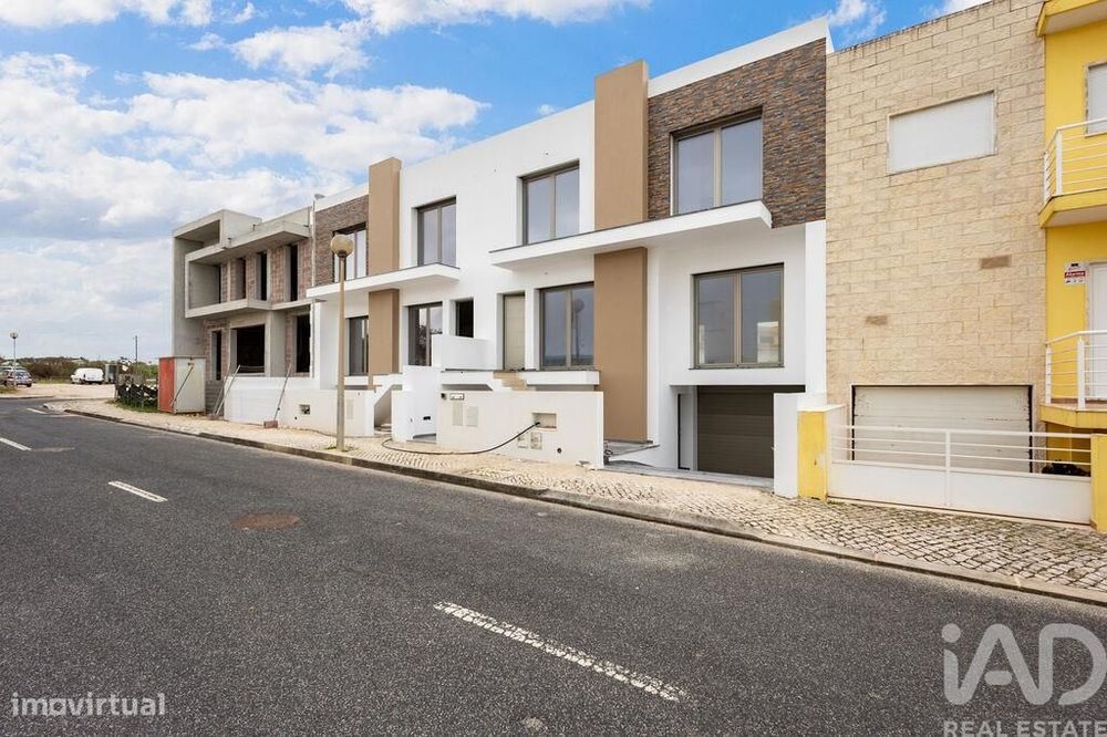 Casa T3 em Silveira de 183,00 m2