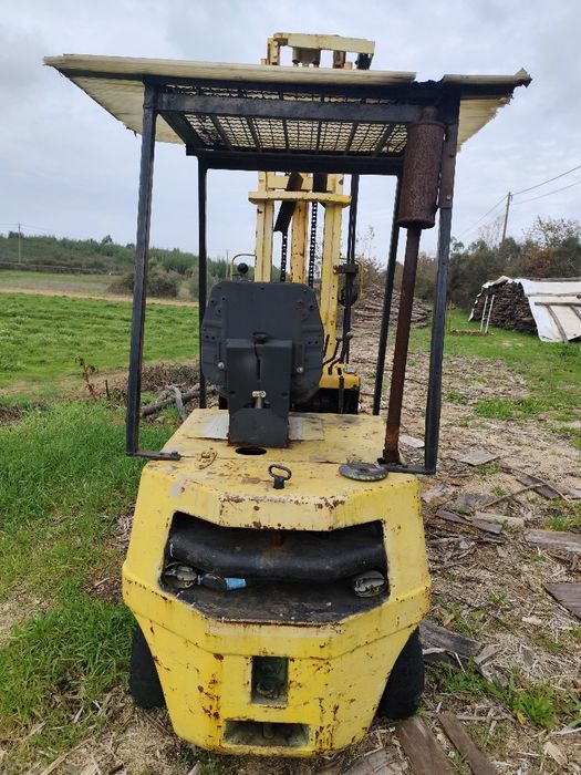 Torre de empilhador e empilhador para peças