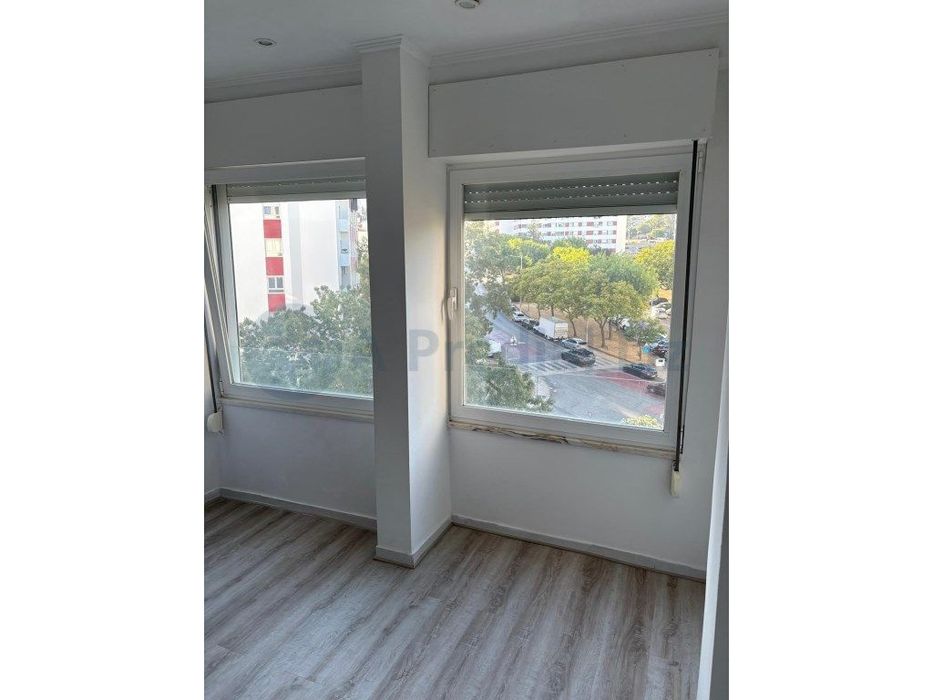 Excelente Apartamento T2 totalmente remodelado para Arrendar - Quin...