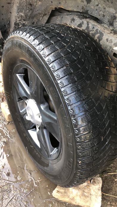 Оригинальные Диски  toyota land cruiser 200 с зимней резиной 285.60.18