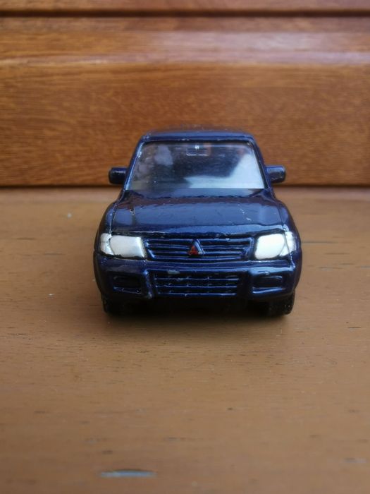 Welly Resorak Mitsubishi Pajero