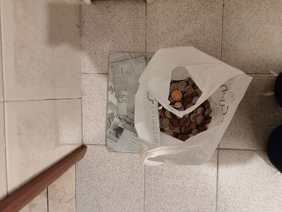 Vendo várias moeda de coleção e vários países.