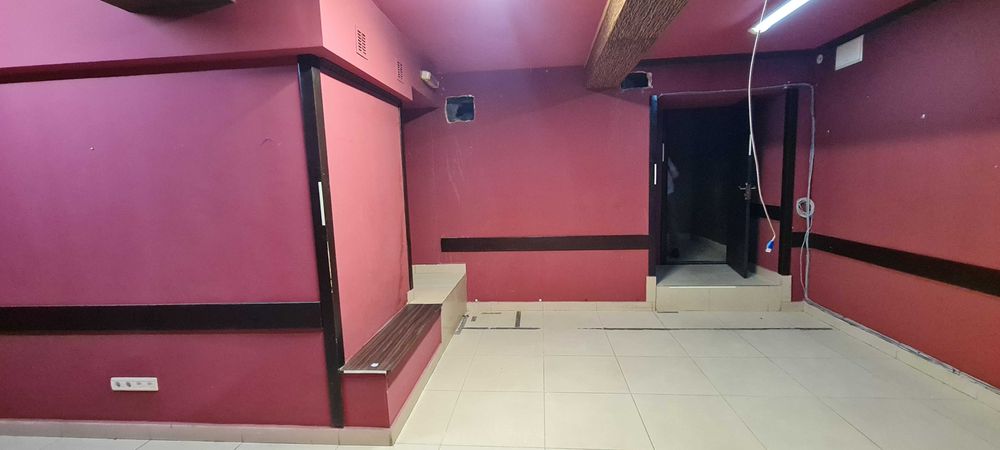 Продаж підвального приміщення. 250 кв.м, ріг Спаська/Соборна.