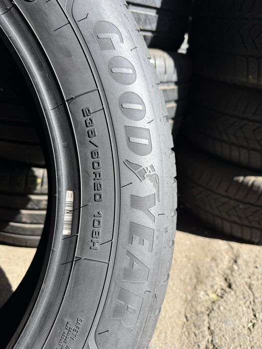 Зимові шини 235/60 R20 Goodyear UltraGrip Performance + 2шт. 7мм