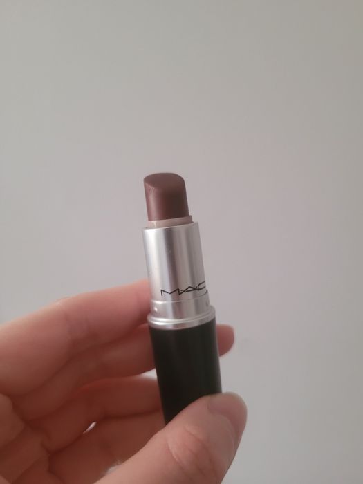 Mac Cosmetics Modern Temptress Powerhouse szminka pomadka goth gothic