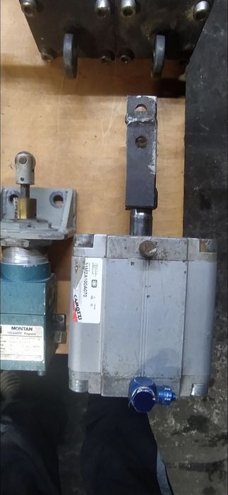 Пневмо цилиндри CAMOZZI  STORK  MECMAN