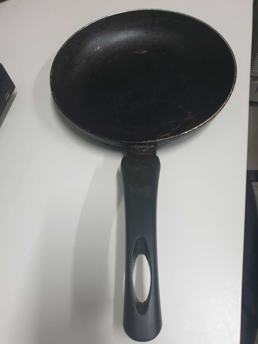 Сковороди бувші в житку